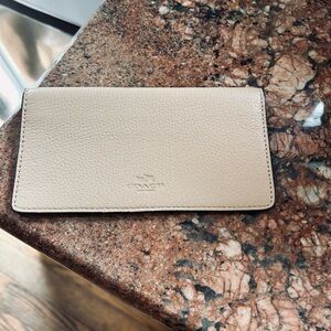 Coach Slim Pebbled Leather Checkbook Wallet in Light Taupe